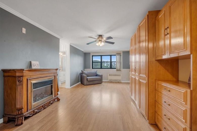 4200 Herkimer Place #6C