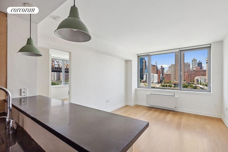 425 Main Street #16E
