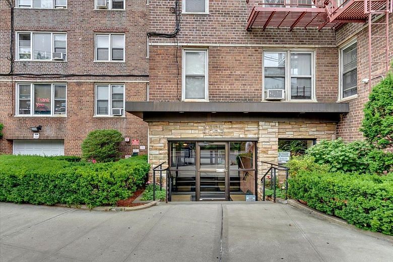 4265 Webster Avenue #7D