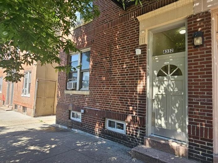 43-32 40 Street