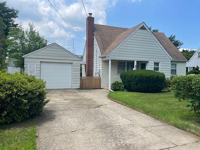 43 Twin Lawns Avenue