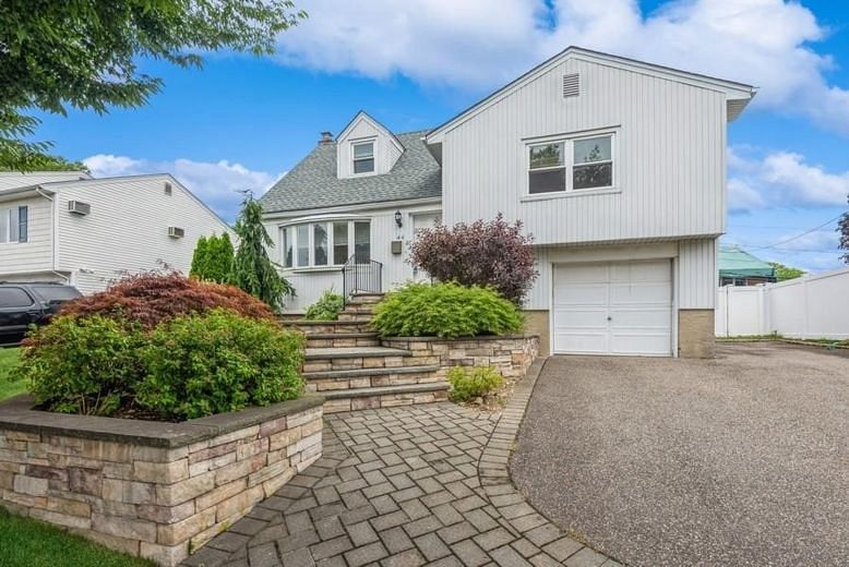 44 Garnet Lane