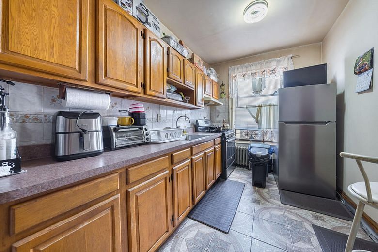 448 E 48th
