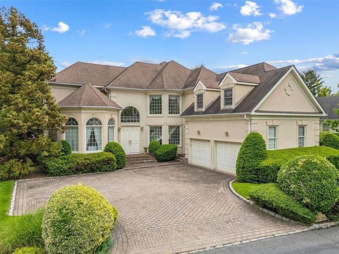 45 Stone Hill Drive S