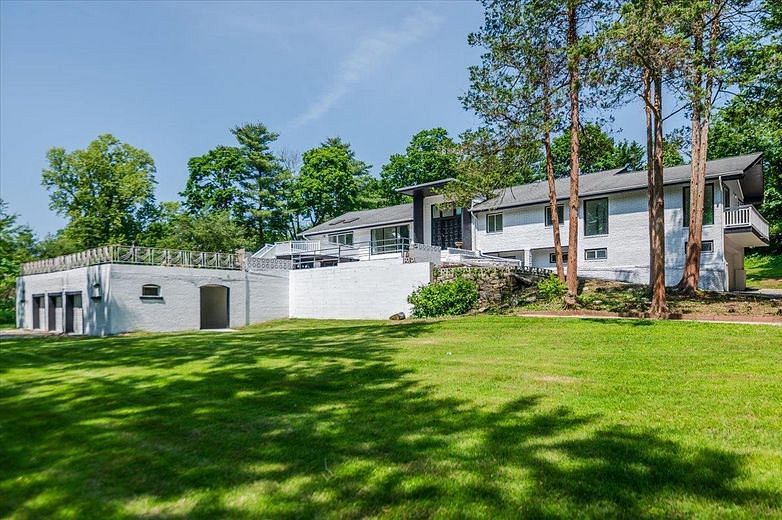 452 E Shore Road