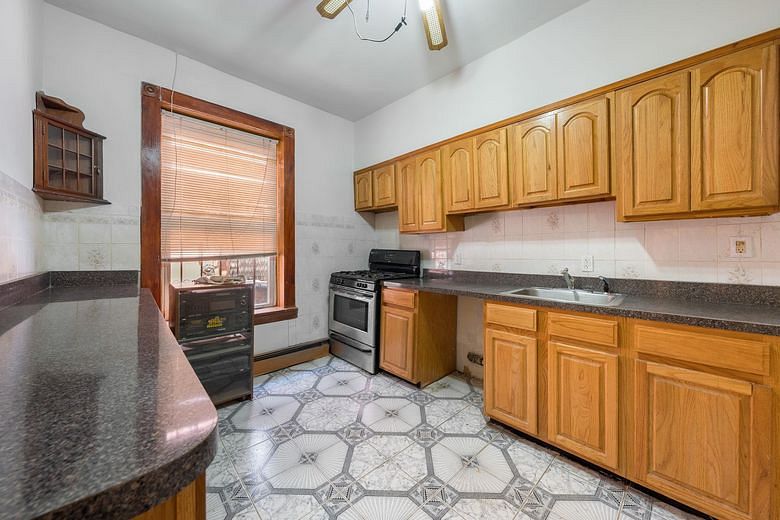 454 E 48th