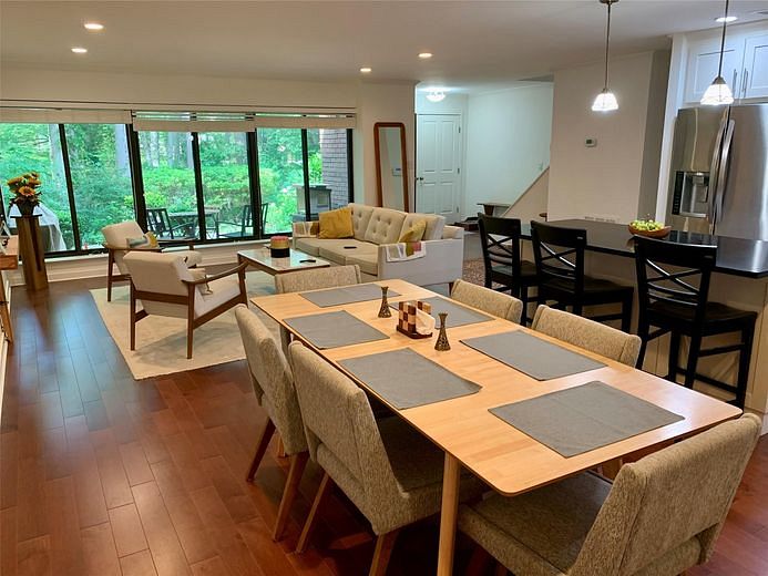 46 Spring Hollow