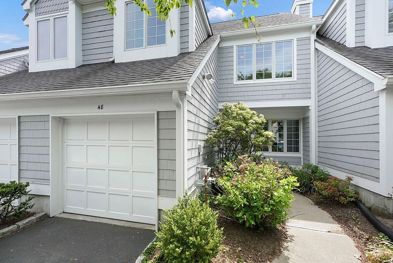 48 Clarewood Drive