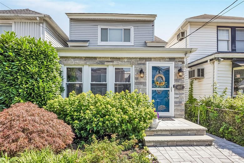 487 Court Avenue