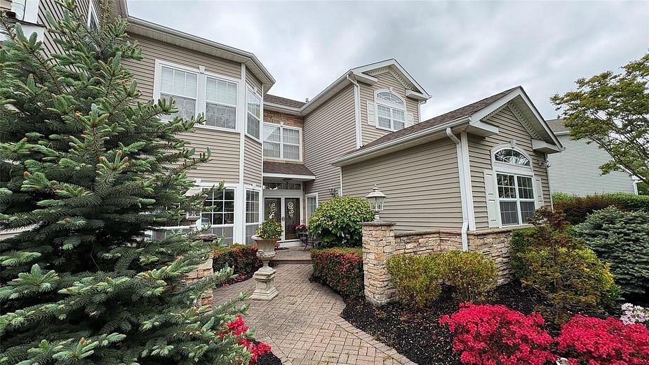 5 Hamlet Drive