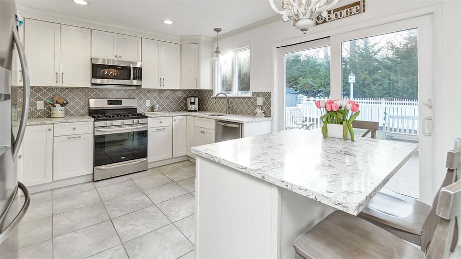 5225 Peconic Bay Boulevard