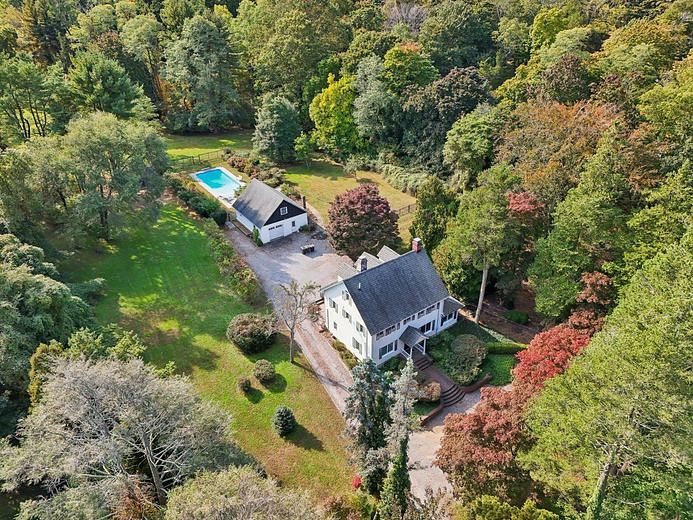 537 Moriches Road