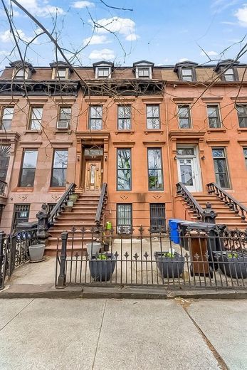 55 Bainbridge Street