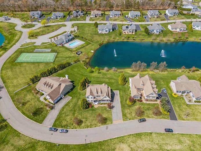 55 Hamptons Court Drive E