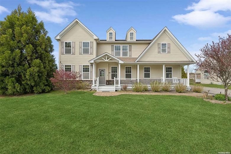 55 Hamptons Court Drive E #55