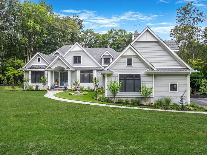 595 Moriches Road
