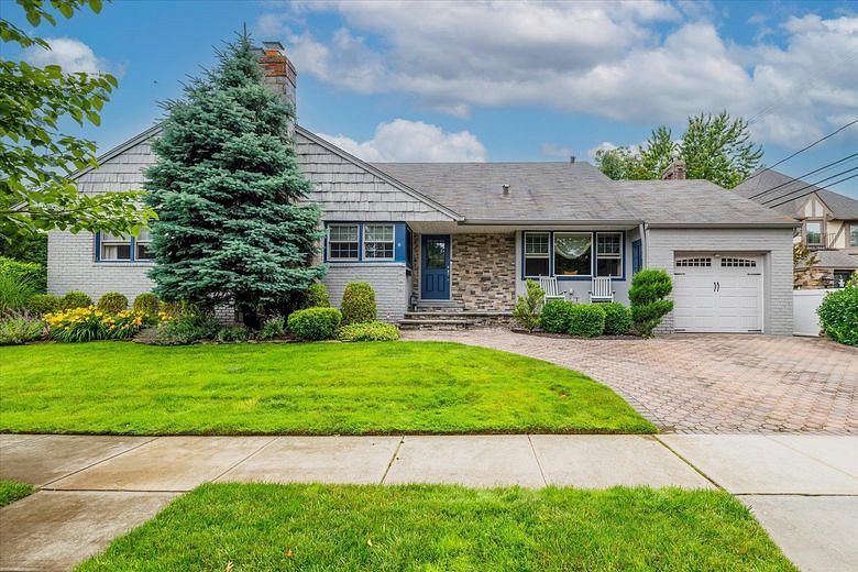 6 Blenheim Court