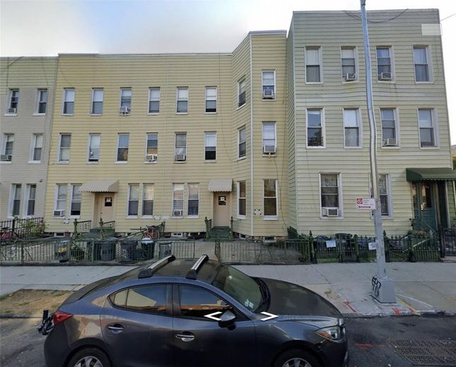 636 Humboldt Street