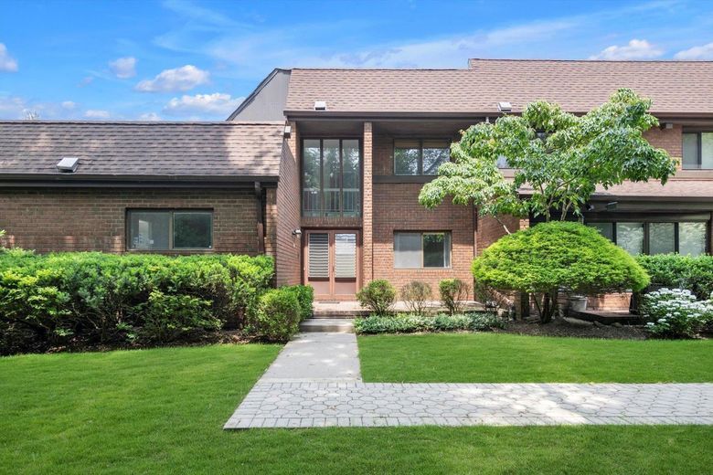 66 Chestnut Hill