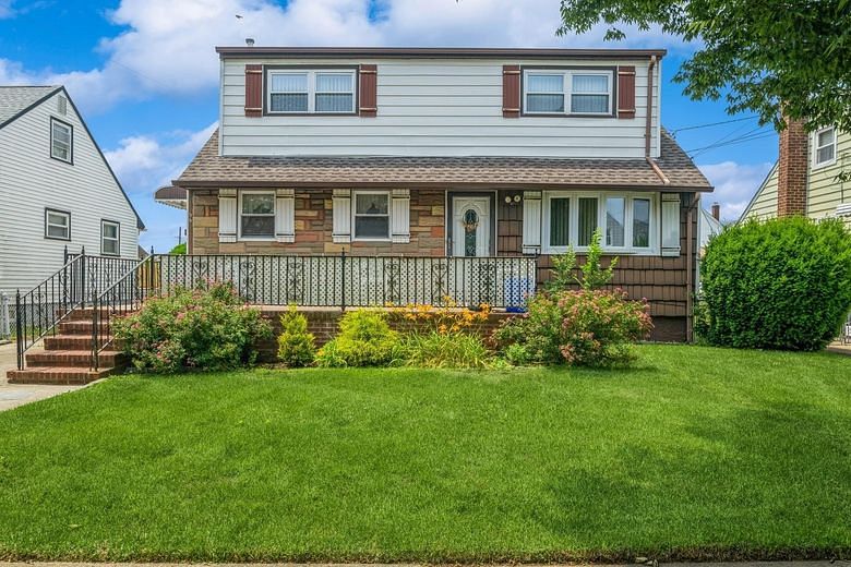 66 Gates Avenue