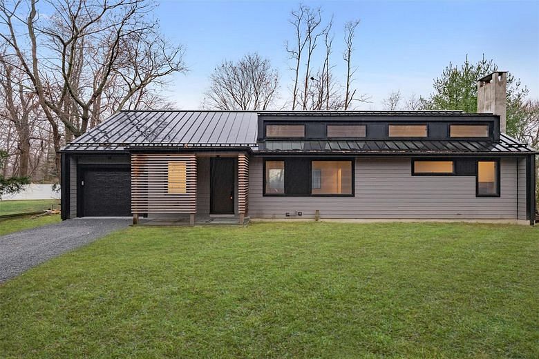 7 Lexington Drive