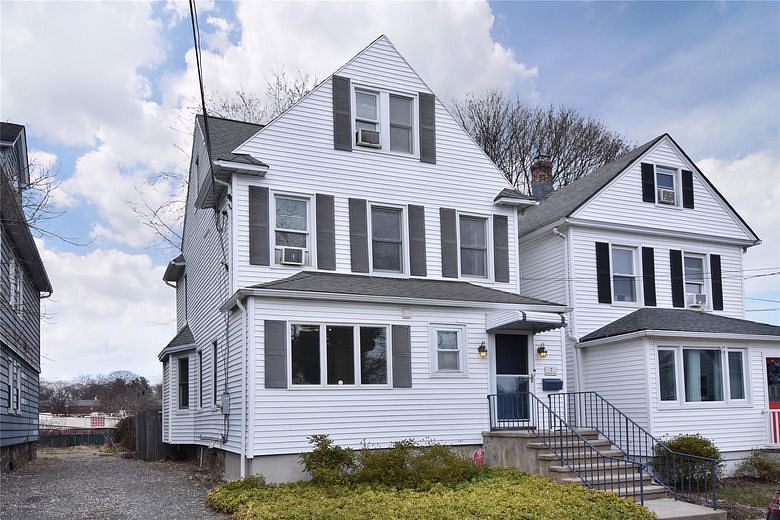 7 Parkland Avenue