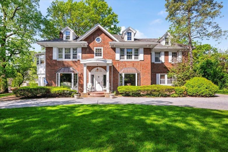 7 Willow Road