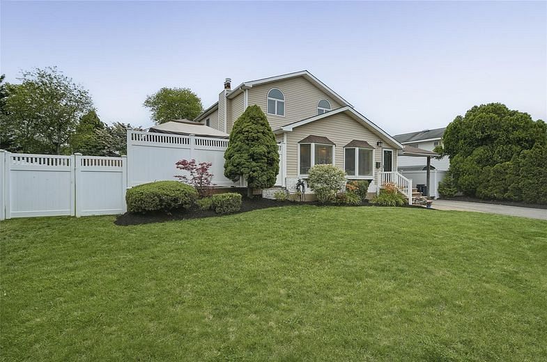 70 Hayrick Lane