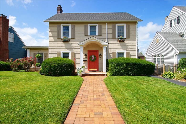 71 Hillcrest Avenue