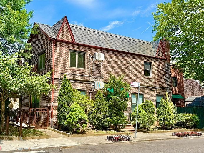 7267 Yellowstone Boulevard