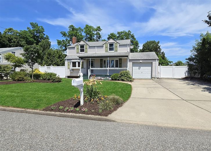 73 Peconic Street