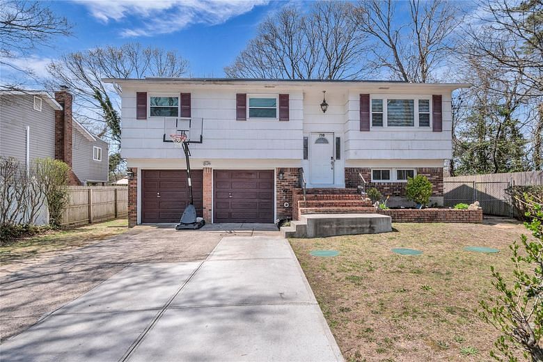 756 Bohemia Parkway