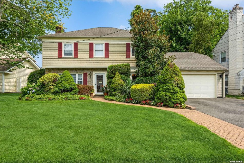 Homes For Sale in Hewlett Yoreevo