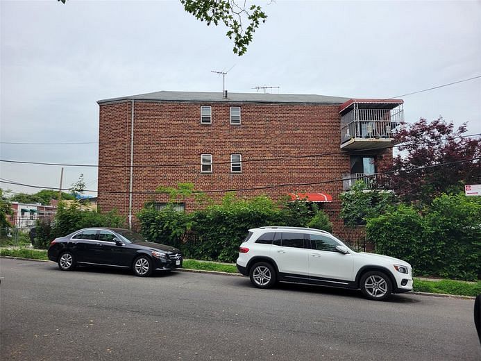 79-15 Kneeland Avenue
