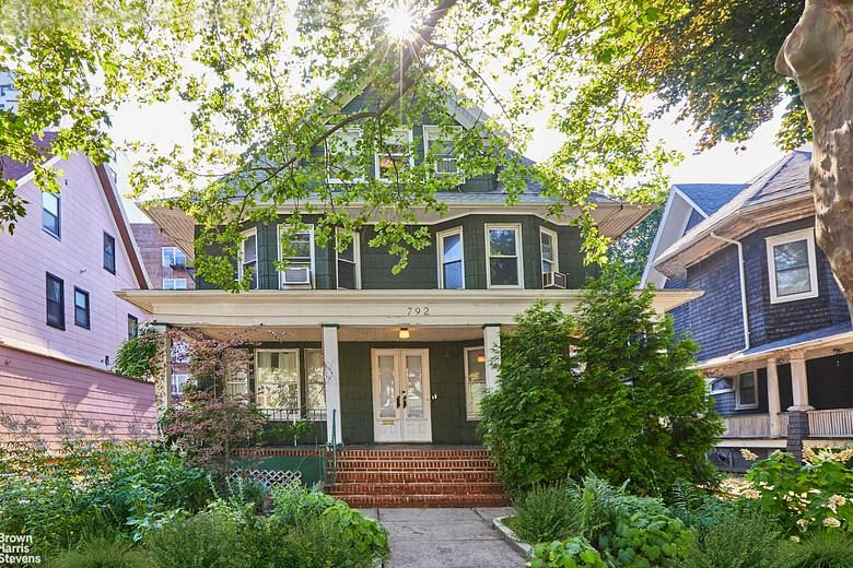 792 East 21st Street