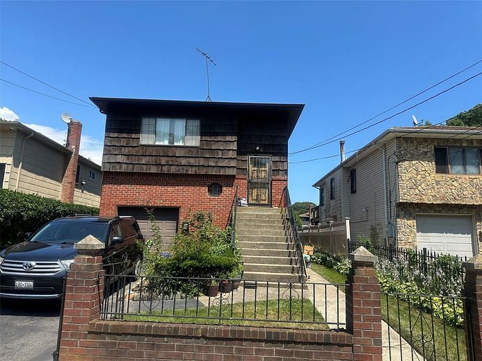 8 Bainbridge Street