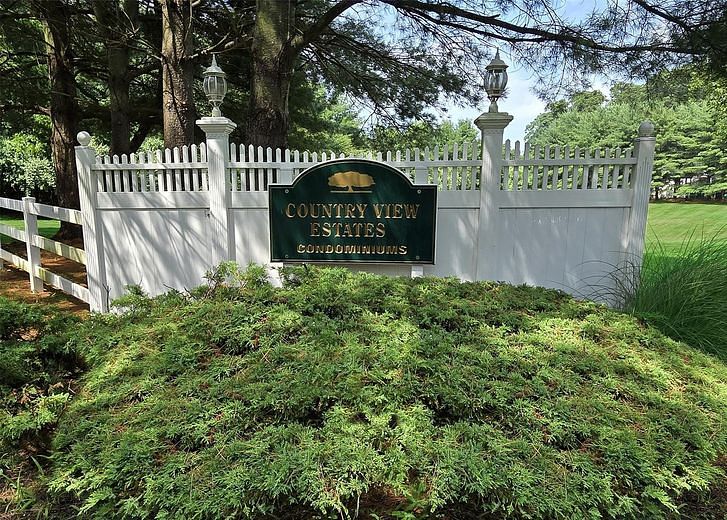 8 Country View Lane