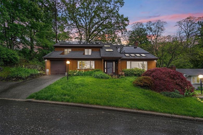 8 Wolf Road