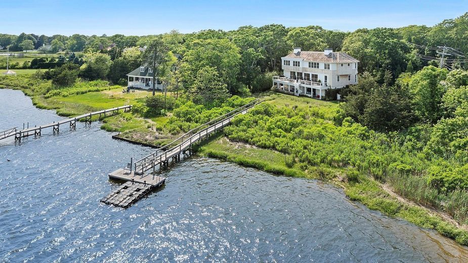801 Montauk Highway