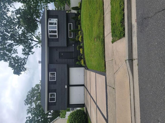 807 Iris Place