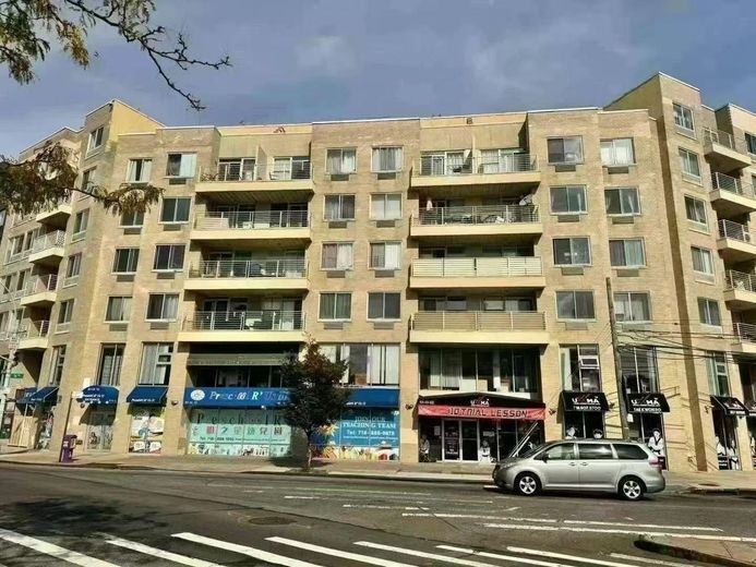 81-15 Queens Blvd #5E