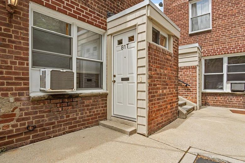 81 Edwards Street #T