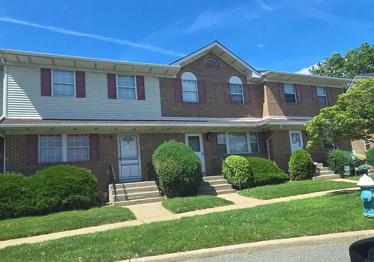 815 Franklin Place #4
