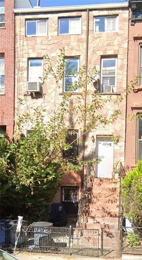 863A Lafayette Avenue