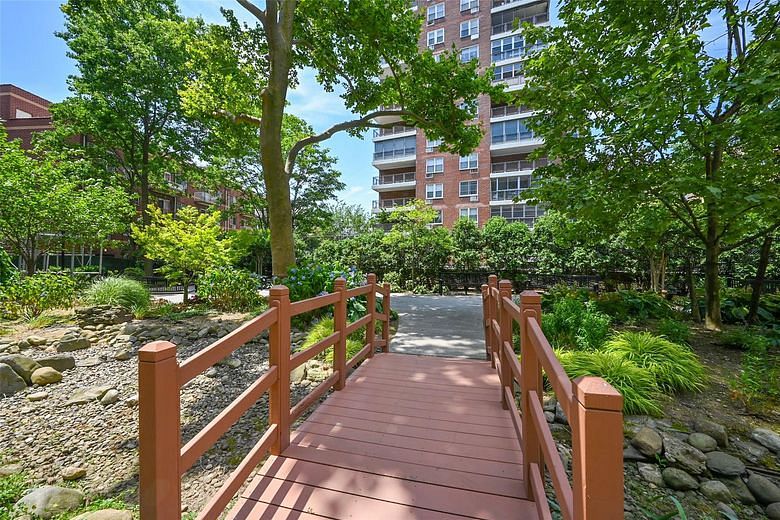 87-10 51 Avenue #6W