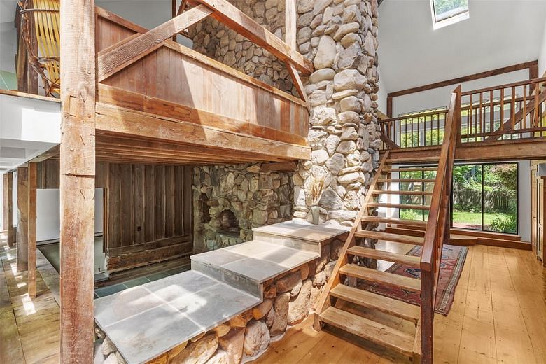 880 W Mill Road