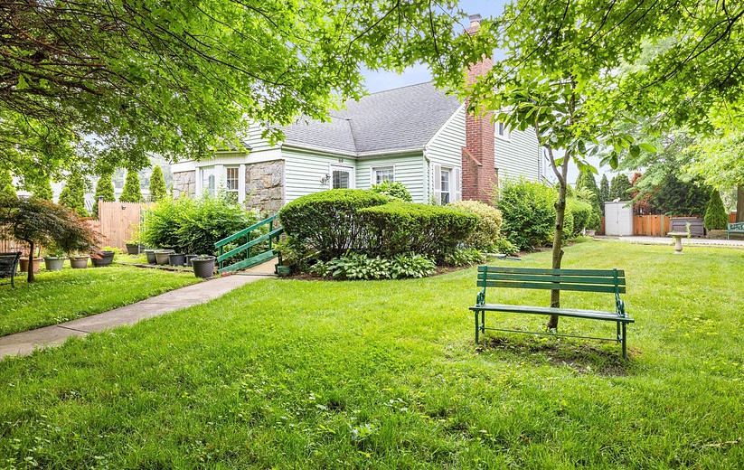 89 S Kensington Avenue
