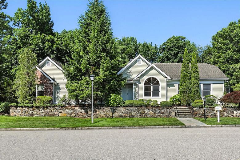 9 Glenbrooke Drive