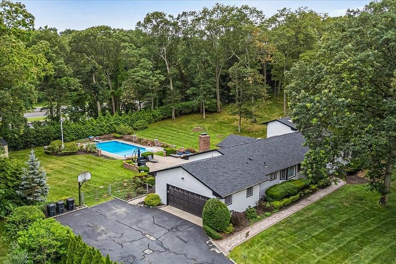 9 Midvale Court