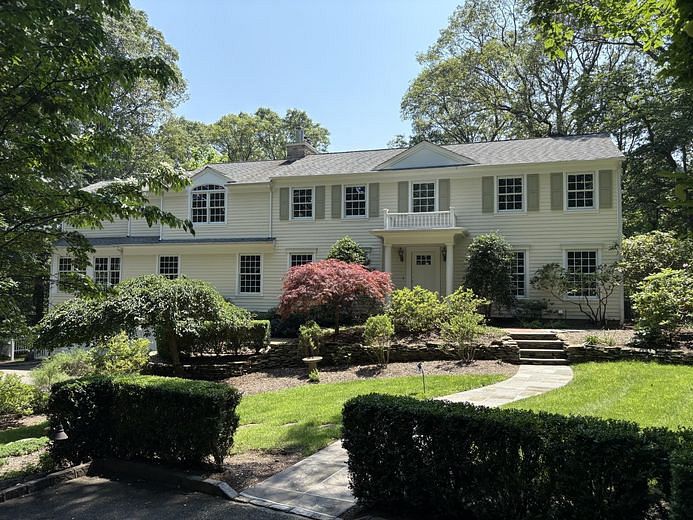9 Oakwood Drive W
